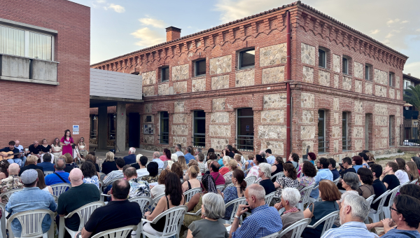 Gran éxito de la Noche de la Poesía en Villanueva del Pardillo