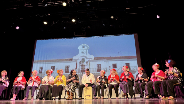 El talento de nuestros mayores brilla en Villanueva del Pardillo en su fiesta de fin de curso