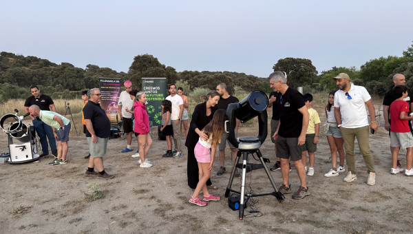 Villanueva del Pardillo celebra una jornada de observación astronómica en familia
