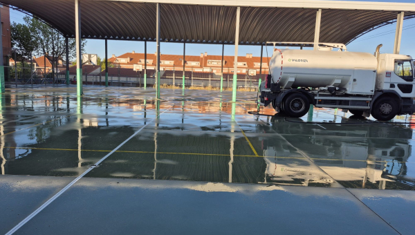 Villanueva del Pardillo refuerza la limpieza en los accesos y zonas de recreo de los centros educativos