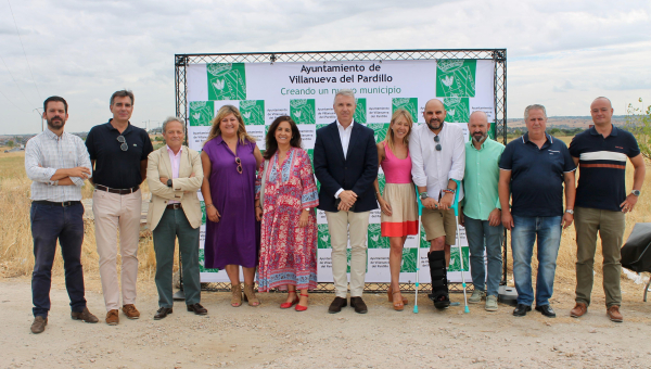 Villanueva del Pardillo firma el replanteo que da inicio a las obras de la rotonda del polígono industrial