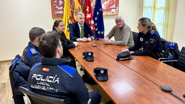 Dos nuevos agentes de movilidad toman posesión de su cargo en la Policía Local de Villanueva del Pardillo