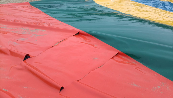 COMUNICADO. Debido a actos vandálicos se cierra temporalmente la colchoneta del parque de la calle Sierra de Alcudia