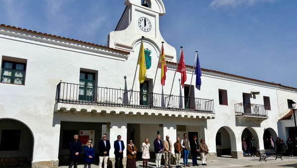 Minuto de silencio en Villanueva del Pardillo