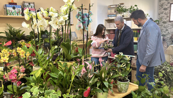 El Alcalde visita la Floristería Floraliën