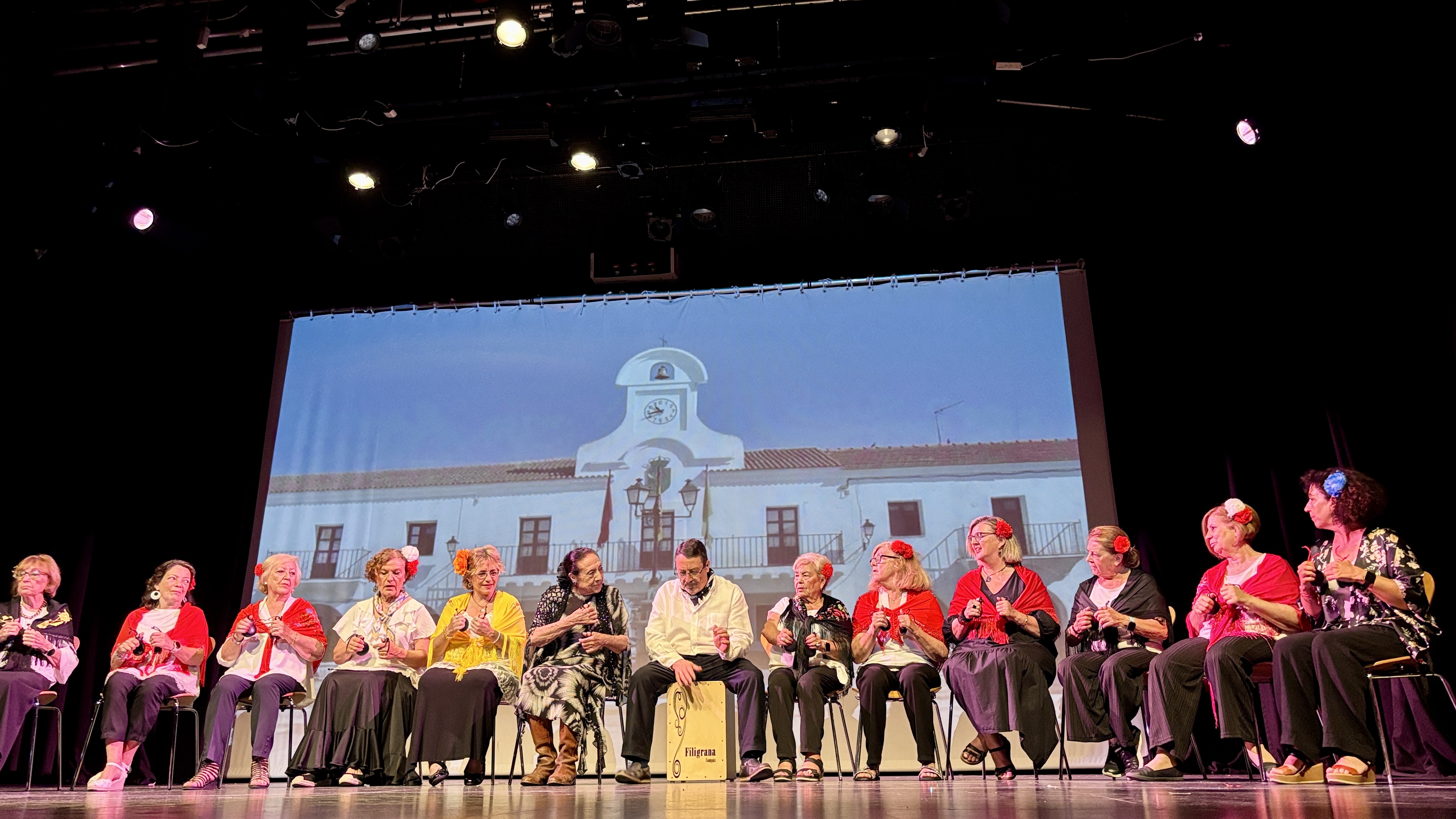 El talento de nuestros mayores brilla en Villanueva del Pardillo en su fiesta de fin de curso