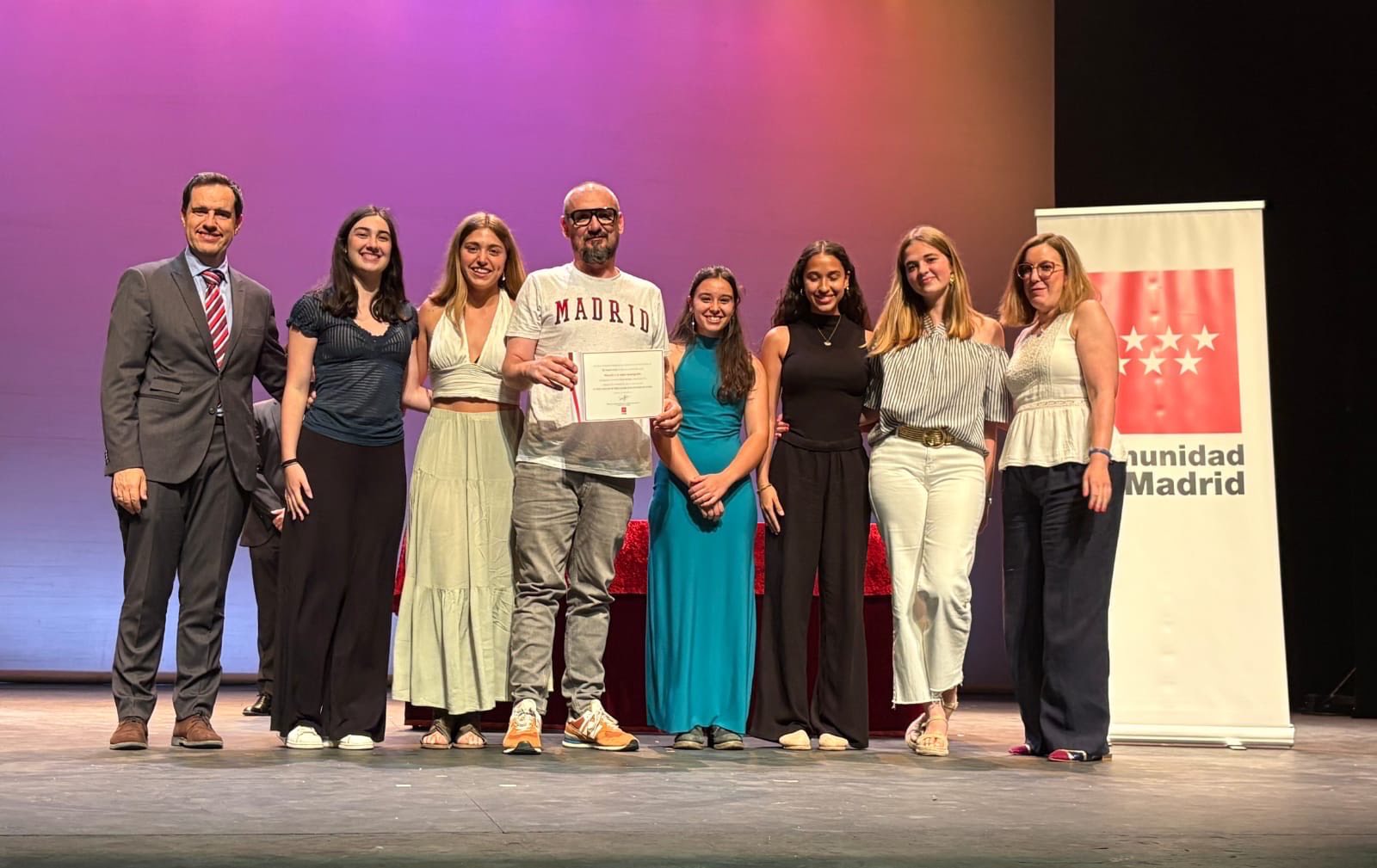 Enhorabuena al IES Sapere Aude: finalistas en el XXXII Certamen de Teatro Escolar de la Comunidad de Madrid y mención a la mejor escenografía con “El Gran Rodrigo”