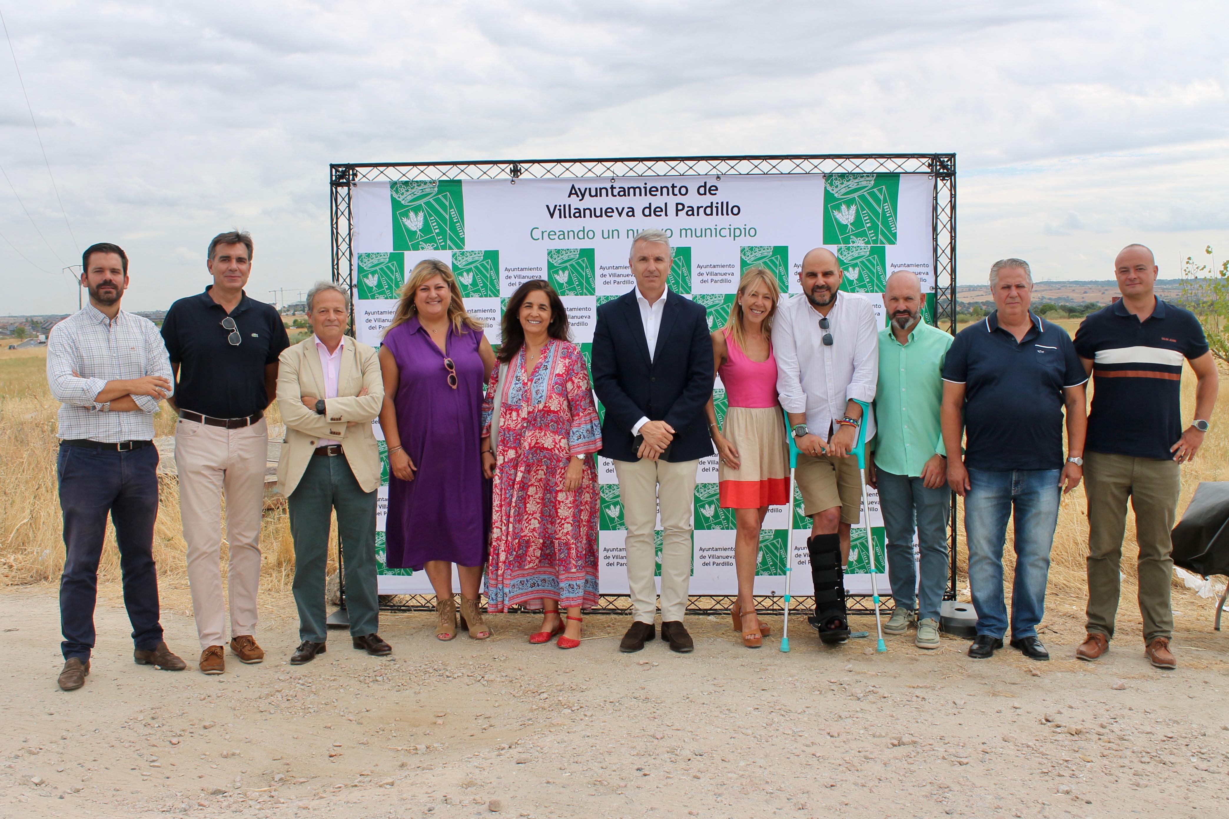 Villanueva del Pardillo firma el replanteo que da inicio a las obras de la rotonda del polígono industrial