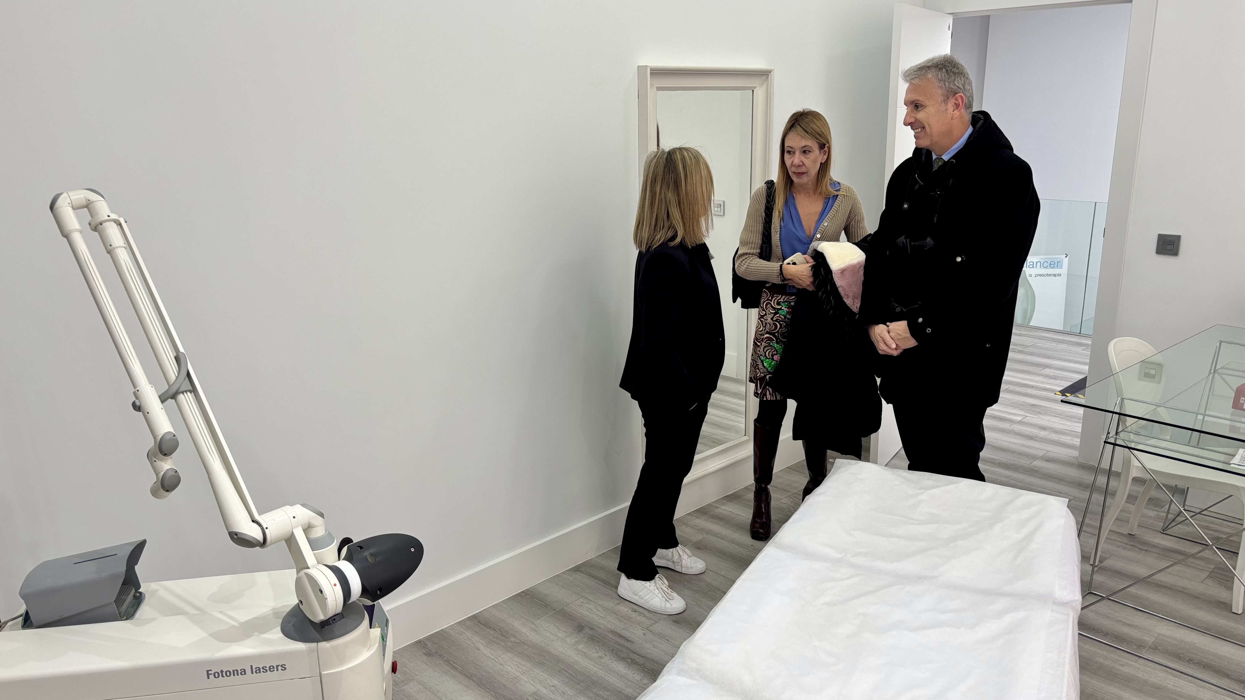 El Alcalde visita el Centro Médico Estético TEMPO