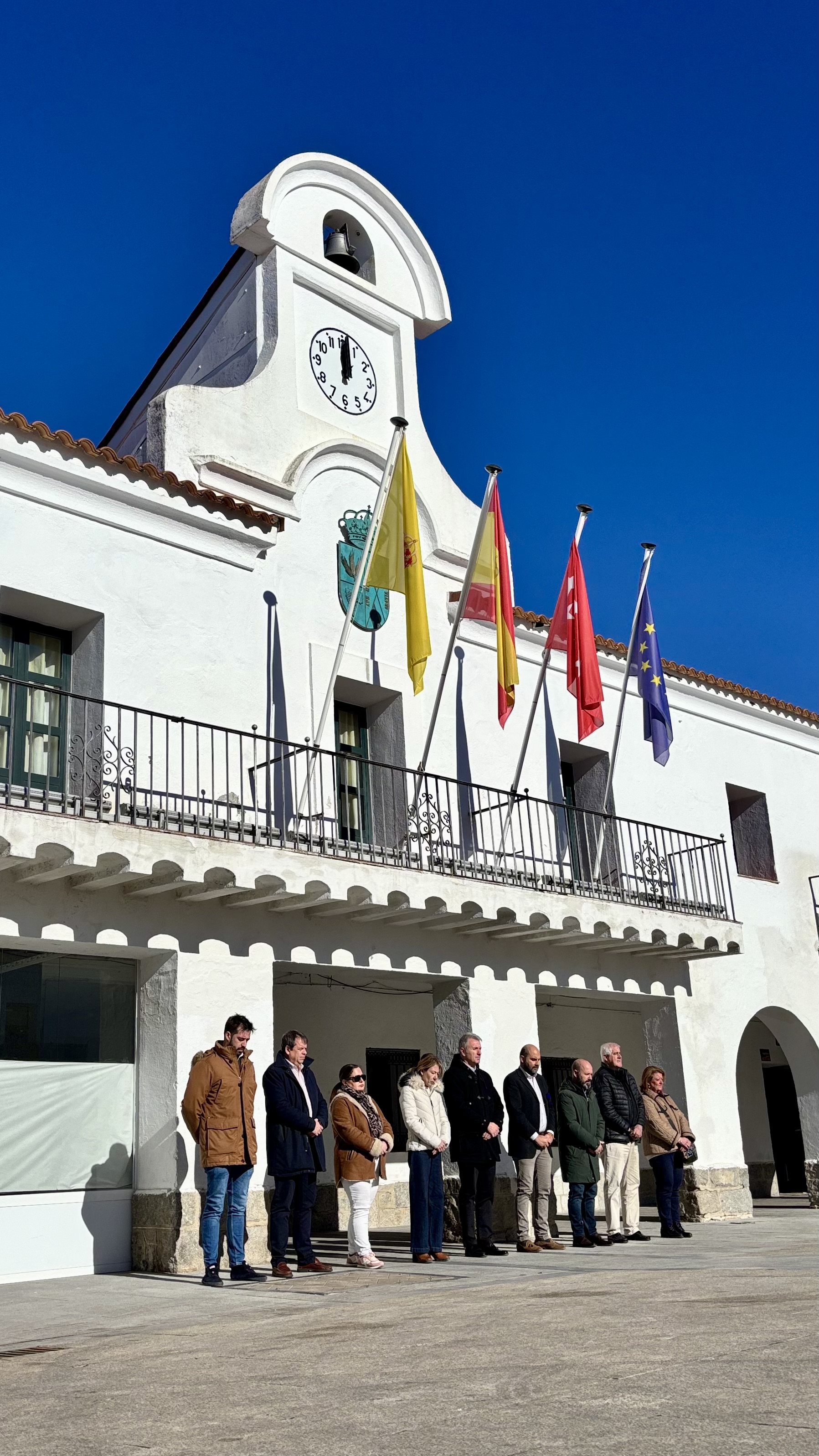 Minuto de silencio en Villanueva del Pardillo 