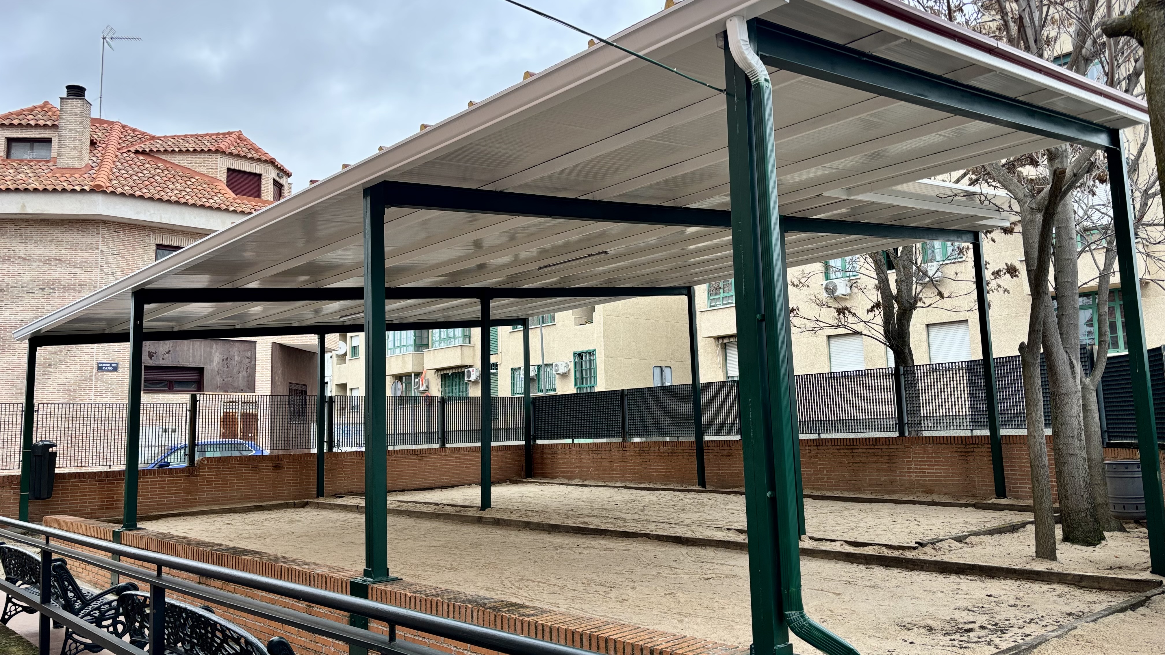 Cumpliendo para avanzar. Nuevo techado y arenero renovado en el Centro de Mayores