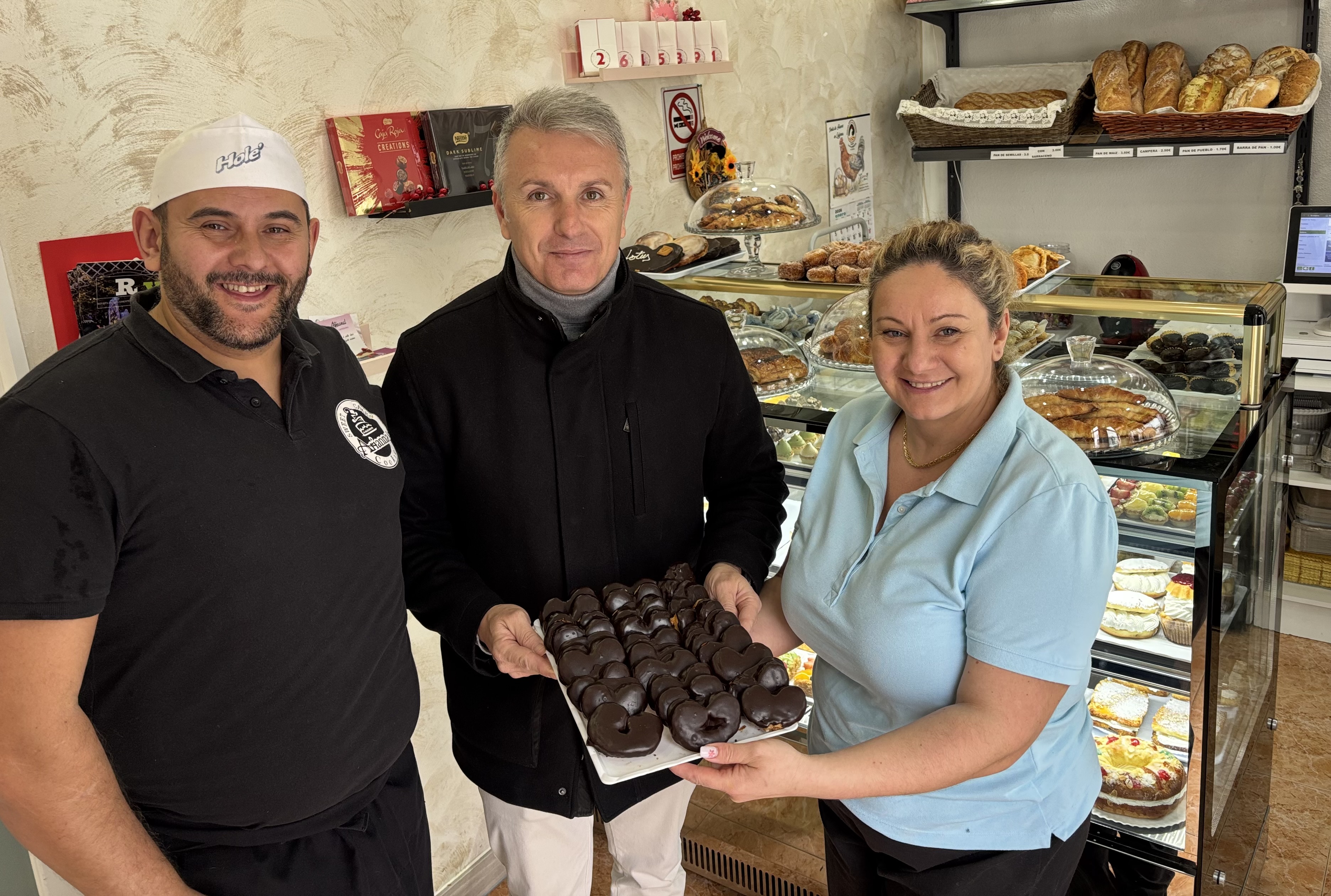 El Alcalde visita la Pastelería Arianna’s Cookies