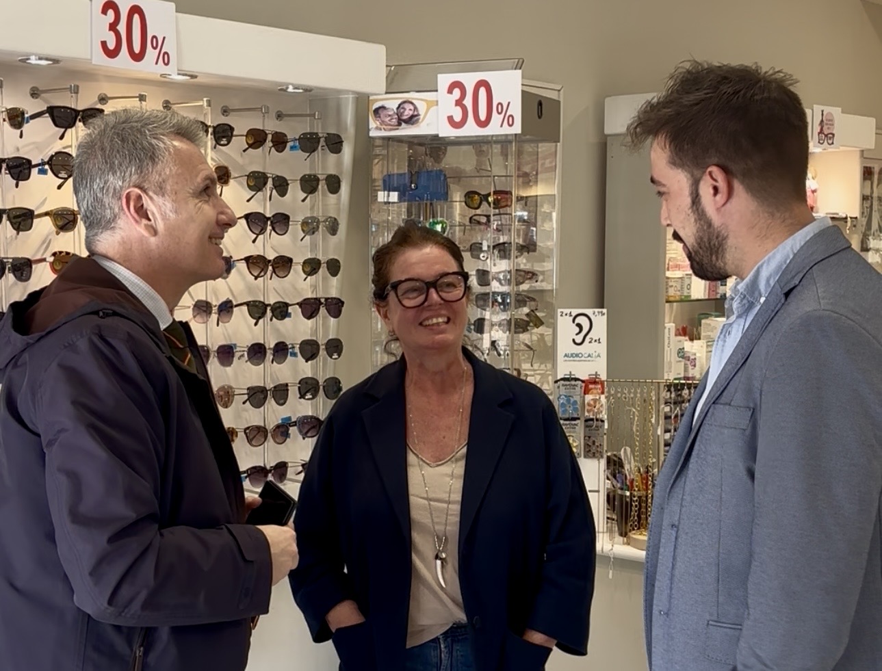 El Alcalde visita la Óptica Quickvisión