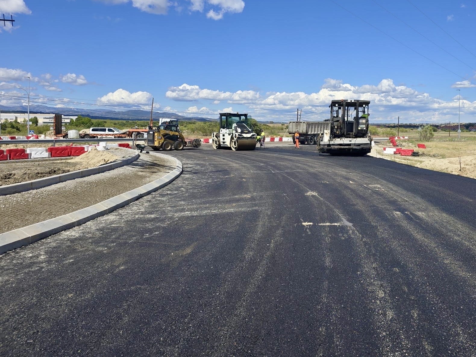 Avanzan las actuaciones en la rotonda de acceso al Polígono Industrial de Villanueva del Pardillo