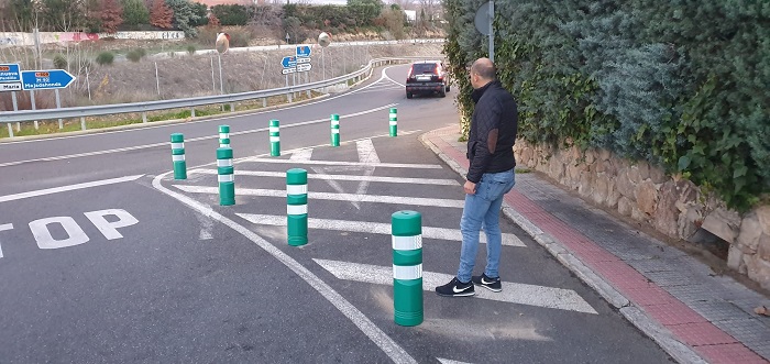 SOLVENTADO EL PROBLEMA DE SEGURIDAD EN EL CRUCE DE LA URBANIZACIÓN SANTA MARÍA. 17/12/19.